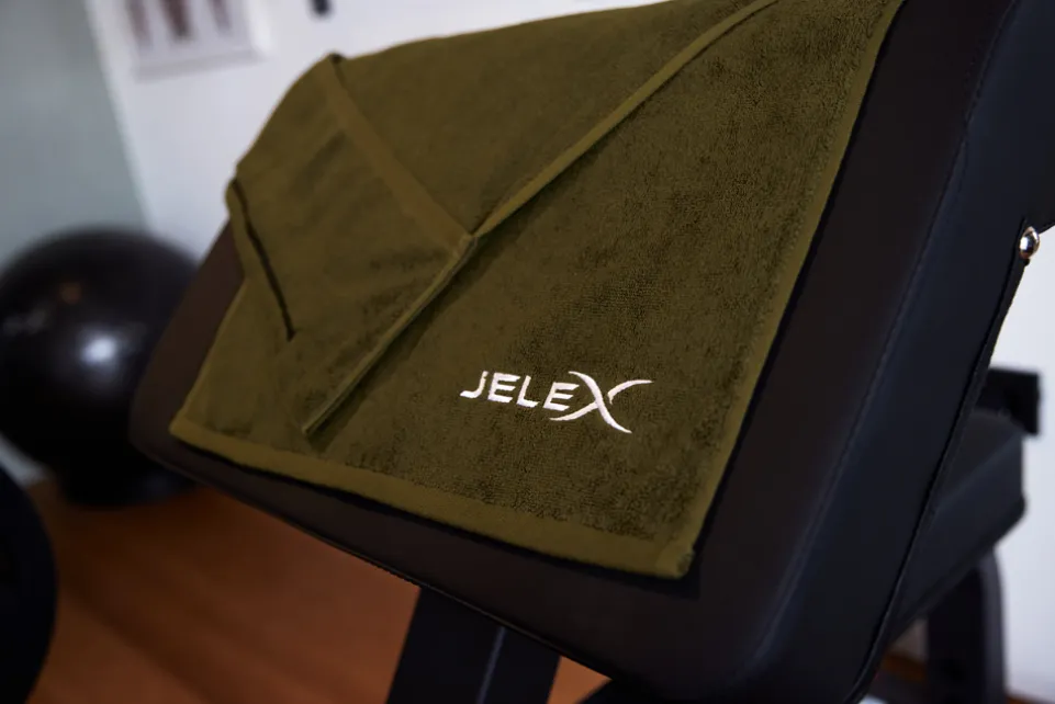 JELEX "100FIT" Fitness Handtuch mit Zip-Tasche armygrün